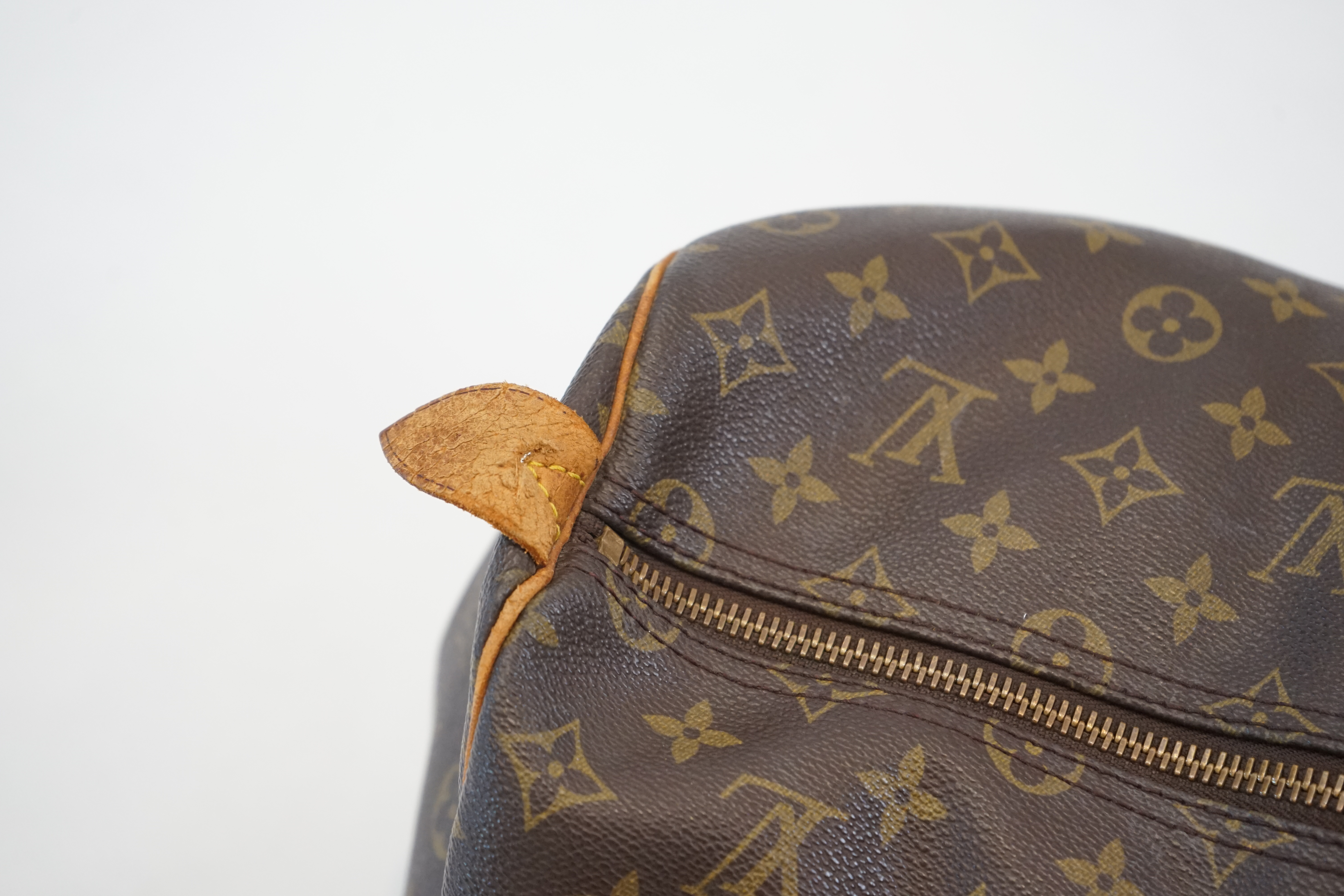 A Louis Vuitton Speedy 40 bag width 22cm, length 51cm, height 28cm